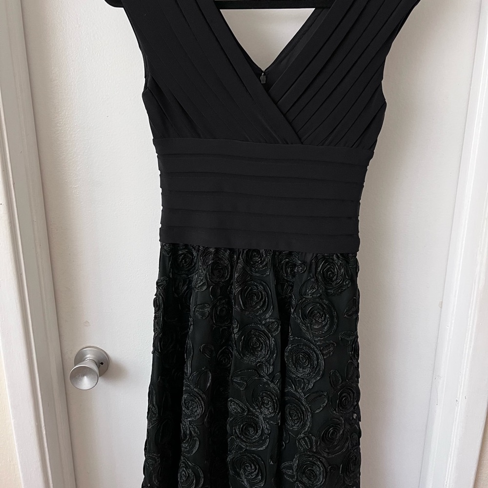 Adriana Papell black party dress. Size 4